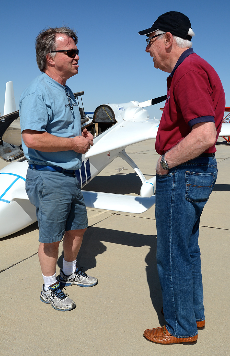 What It’s All About While the hardware is a draw, what the MEFI is all about is meeting like-minded experimenters. Just one example is Klaus Savier (left), owner of Lightspeed Engineering and 2-time record setter at Mojave this year, chats with Brian Utley, the official NAA observer during speed week. The density of experimental aviation brain-power at Mojave is unexcelled.