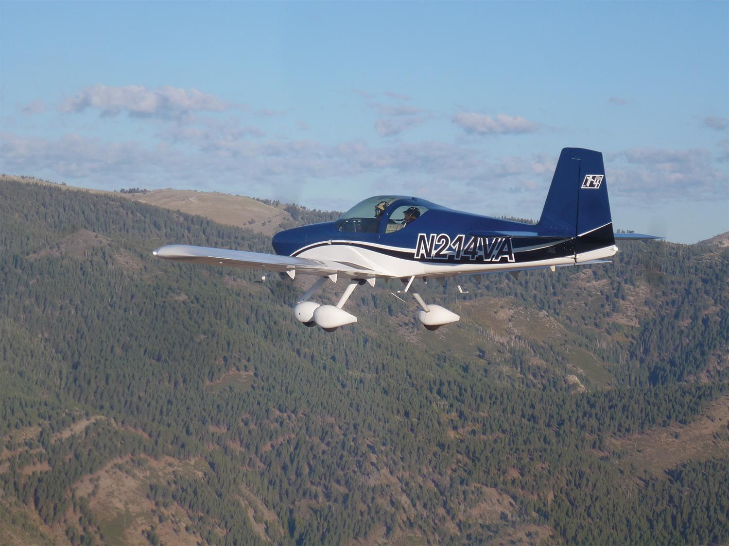 Doing a demo flight with an experienced transition trainer—as we did in the RV-14A with Mike Seager—gives you a chance to try out the edges of the airplane’s performance. (Photo: Courtesy of Van’s Aircraft, Inc.)