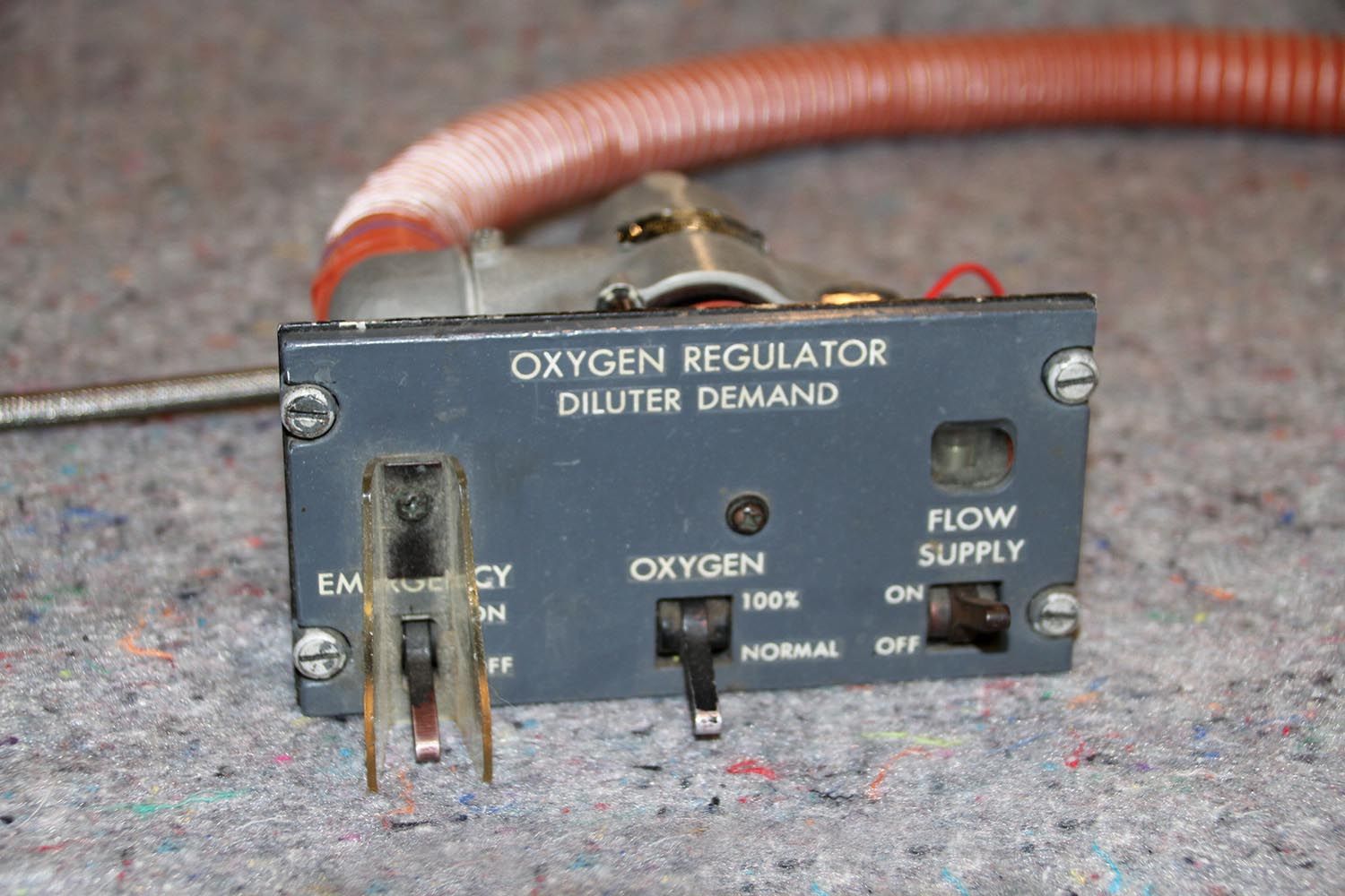 The standard panel-mount dilutor-demand regulator allows you to have either diluted or 100% O2, as well as pressure breathing if you’re going to go high!