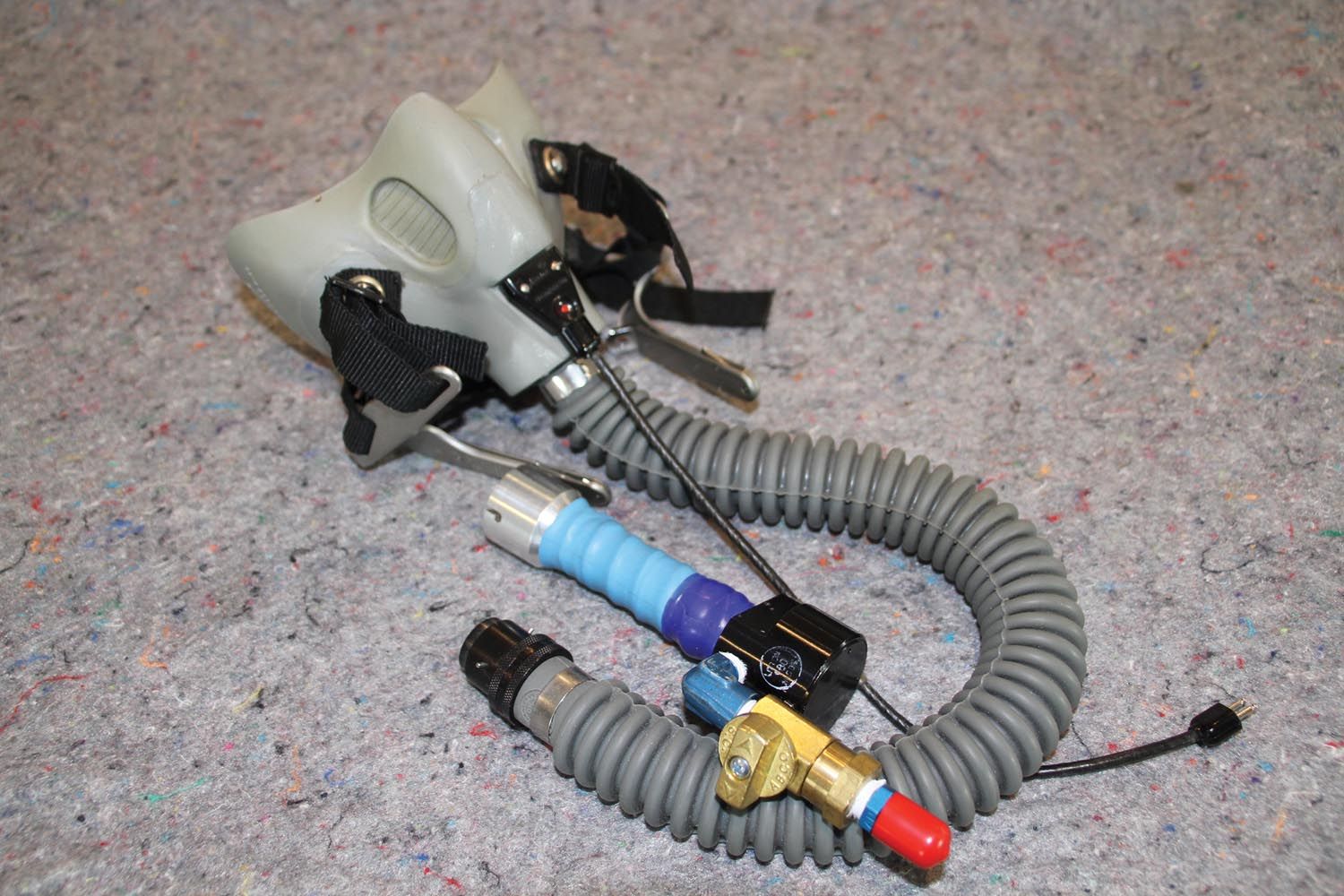 For a very compact (but oxygen-wasting) system, you can attach a CRU-79/P directly to the end of the mask hose by building an adapter. 